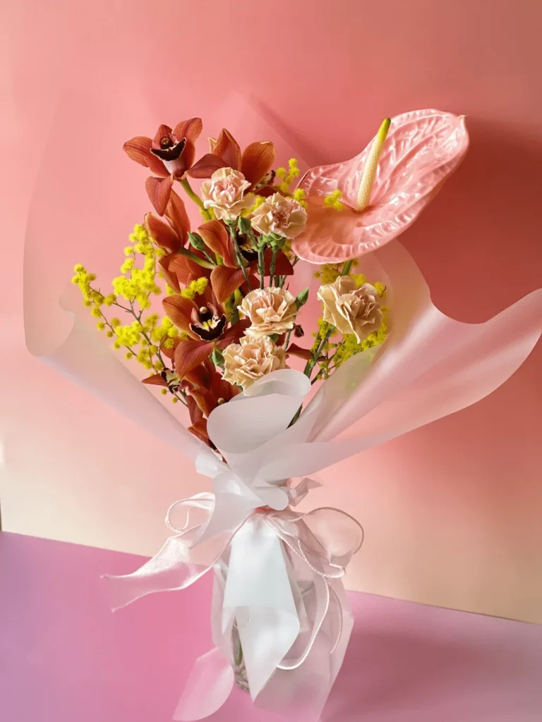 Bouquet de orquídeas Cymbidium Orchid Velvet pelo Sabiá Estúdio no Porto