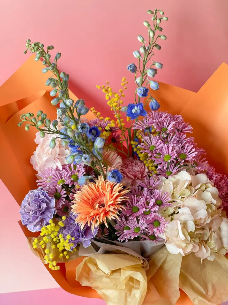 Composição floral artística Florist Choice, bouquet sazonal feito à mão no Porto